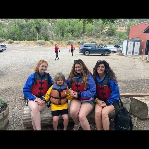 Meet your Posher, Heather - Picture 2 of 6